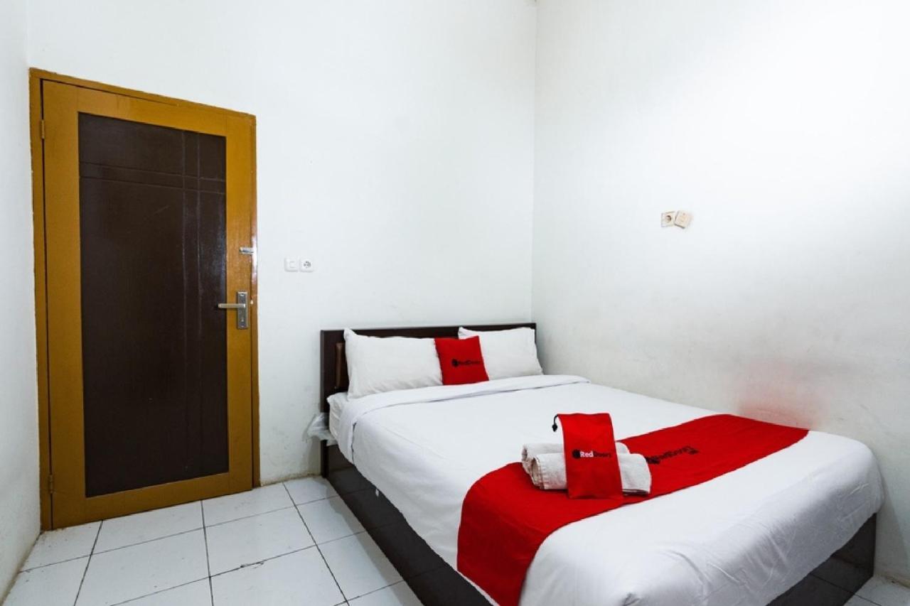 Reddoorz @ Hertasning Area 2 Makassar Exterior photo
